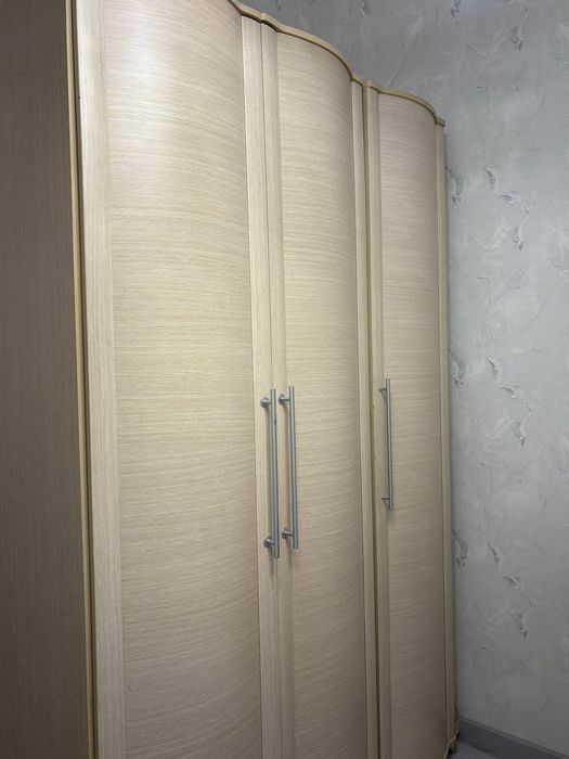 Продаю два шкафа б/у