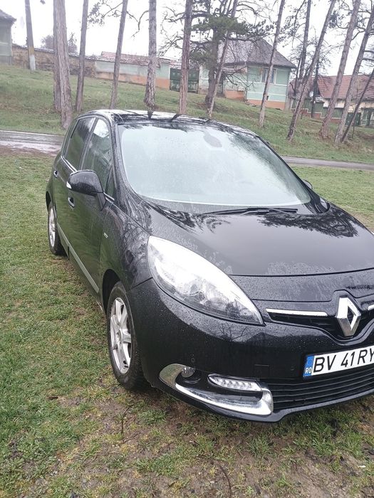 Vând/schimb RenaultScenic cu SUV 4000€