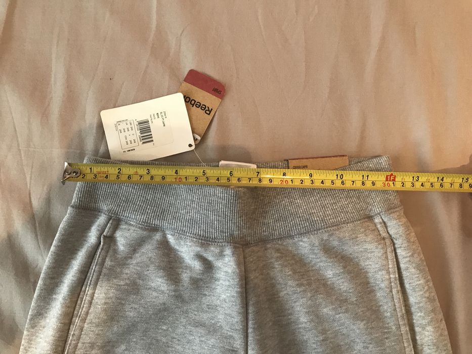 Pantaloni bermude Reebok noi