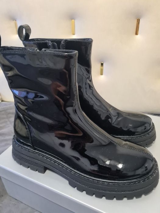 Натуральная лаковая обувь