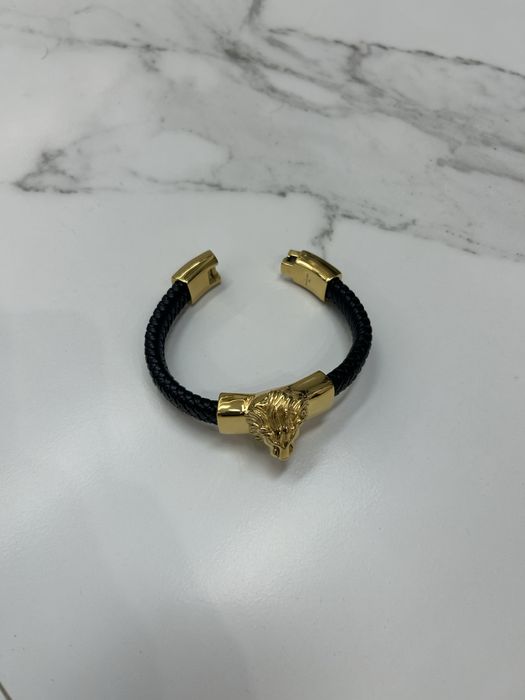 Гривна с лъвска глава