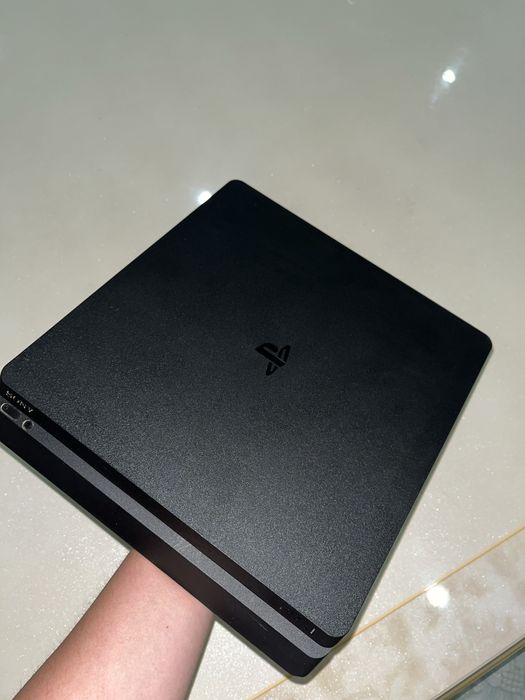 Пластейшн 4 слим срочно продается