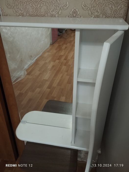 Продам шкаф зеркало в ванну