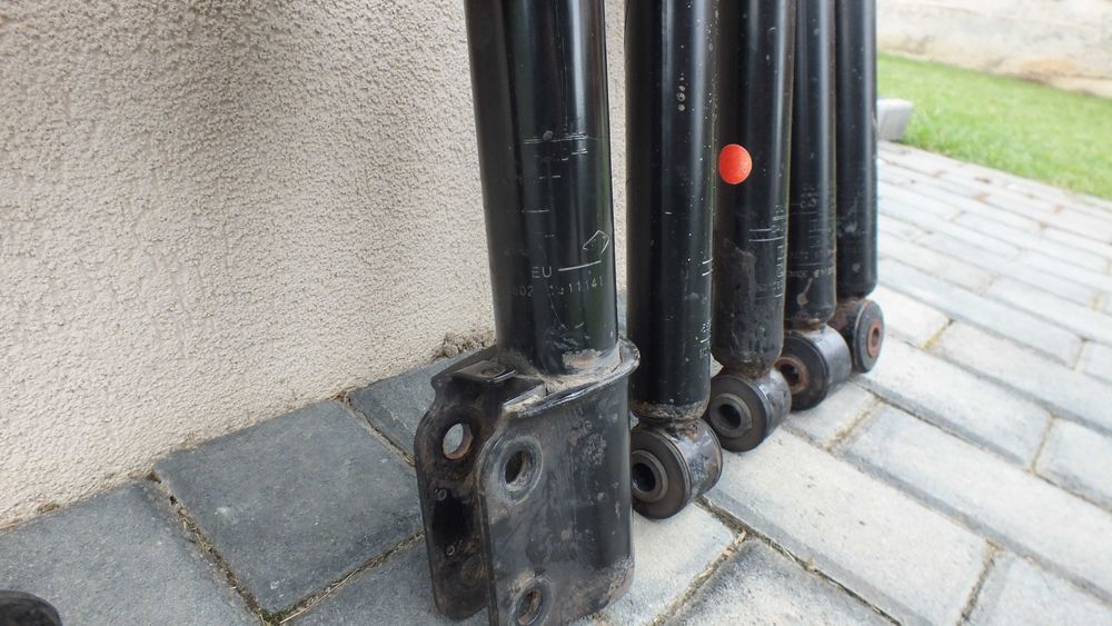 Amortizoare pentru Dacia Logan din dezmembrari, fata si spate.