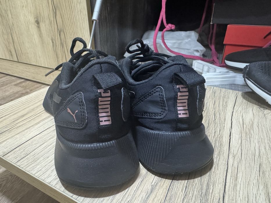 продам кроссовки по хорошей цене