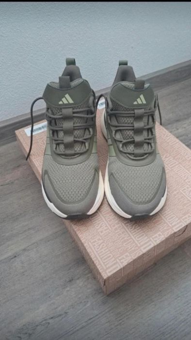 adidas AlphaResponse