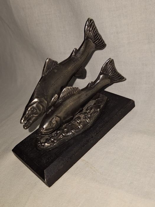 Посребрена пластика-- WWF--двойка риби