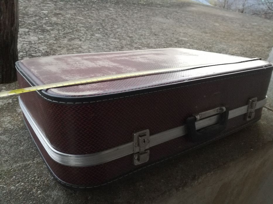 продавам ретро куфар 40 литров - от 1970 г - размер 62 см х 42 см х 16