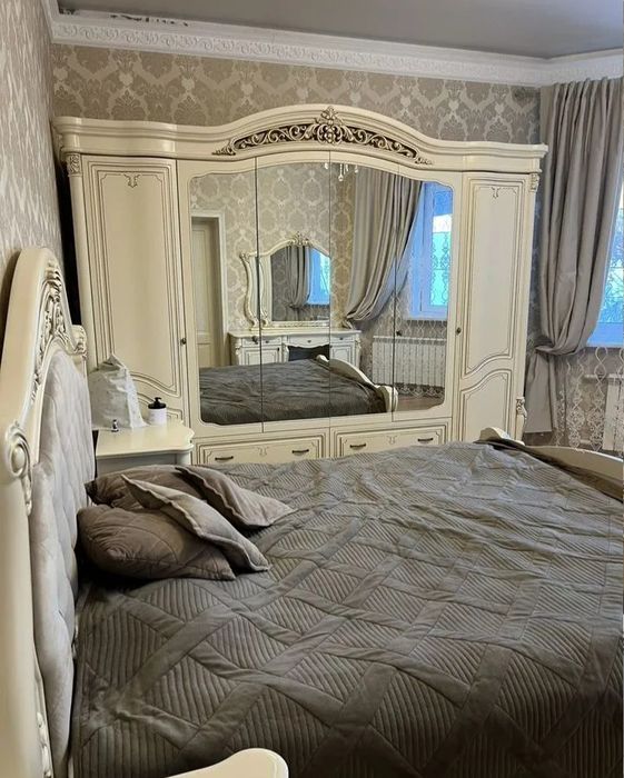 Продам спальный гарнитур