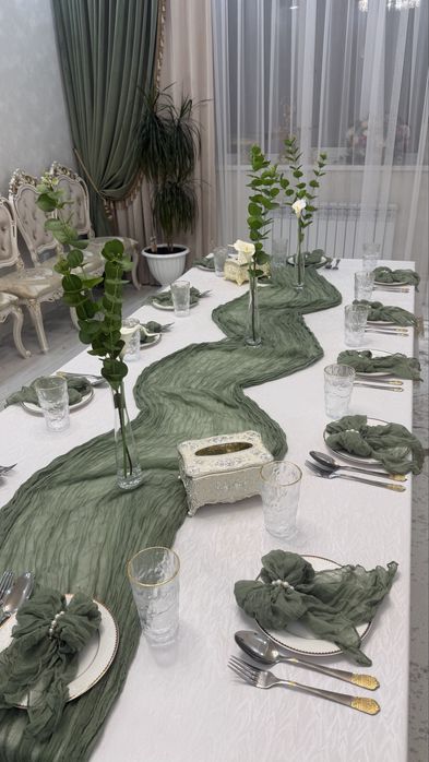 Обеденный стол IKEA BJURSTA (Бьюрста