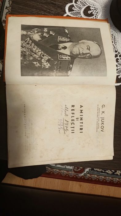 Vând Amintiri și reflecții de G K Jukov