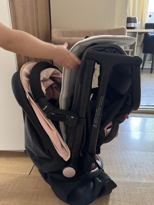 Продам коляску розовую