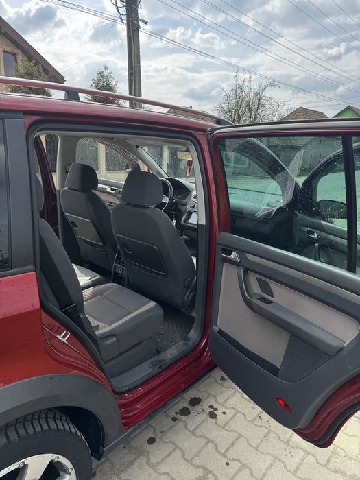 Volkswagen cross touran