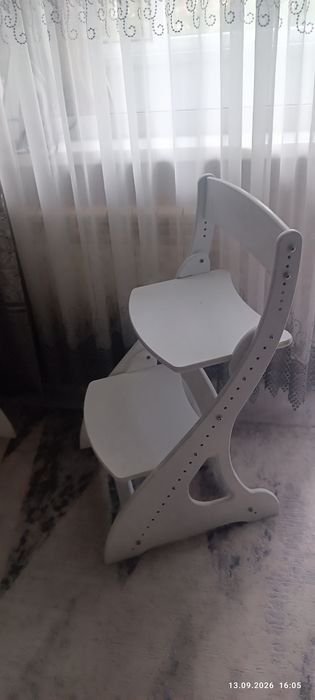 Продам растущую парту со стулом