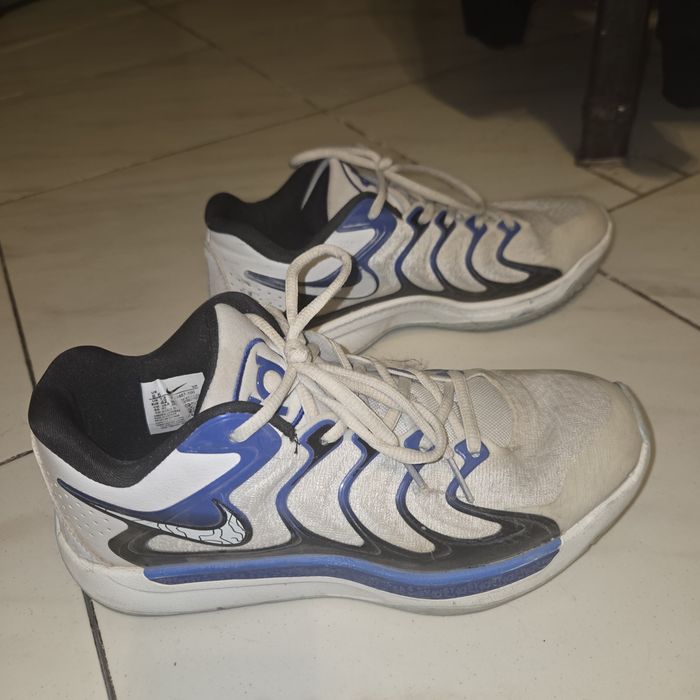 Кроссовки баскетбольные