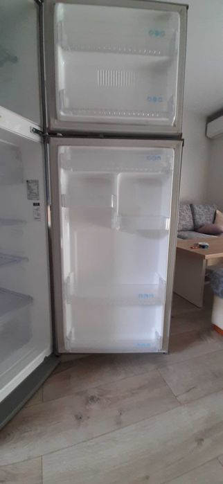 Продавам хладилник LG