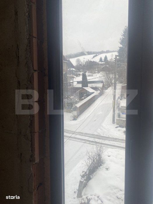 Pensiune la rosu de vanzare, 18 camere, 726 mp, zona Vatra Dornei