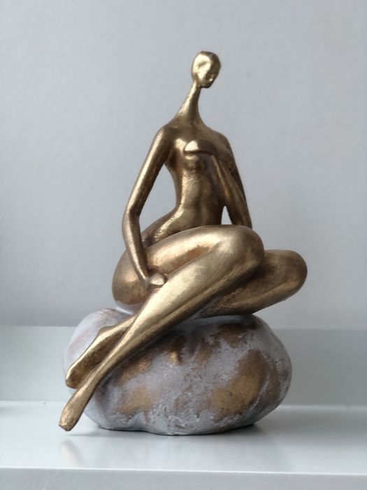 Статуэтка девушка 25000т