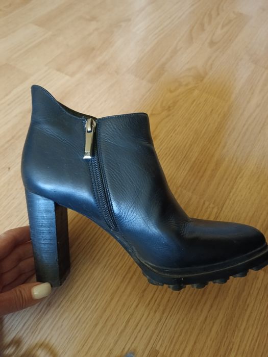 Продаю Ботиночки, сапоги осенние,