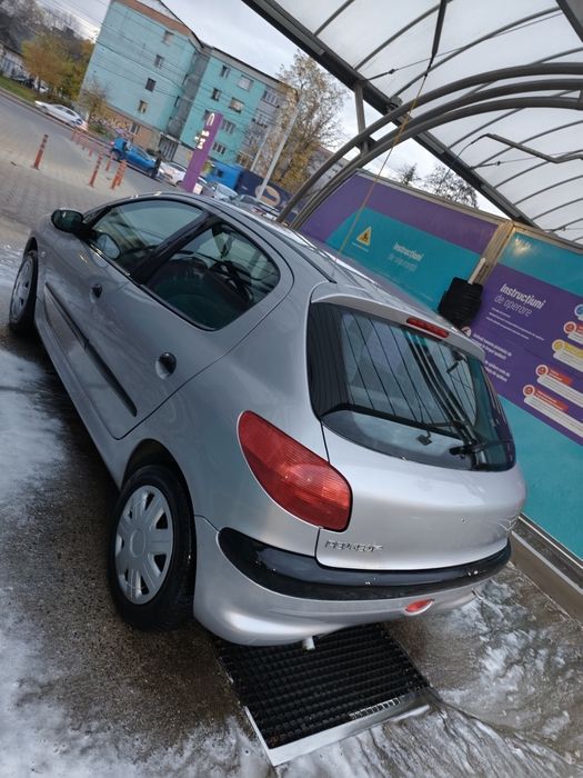 Peugeot 206, inmatriculat,stare bună, consum mic -2800 lei lei