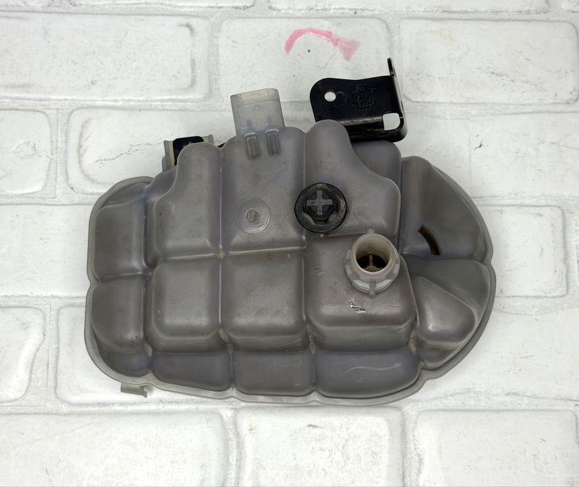 Казанче антифриз AUDI A6 A7 4G 4G0121403AG