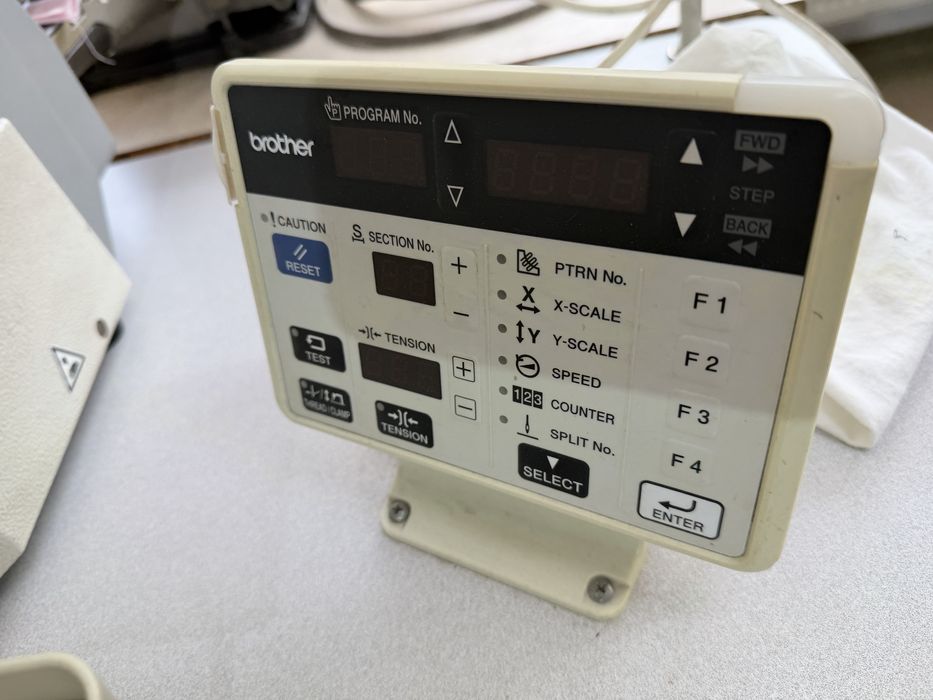 Masina de cusut nasturi Brother BE 438 F electronica stare excelenta