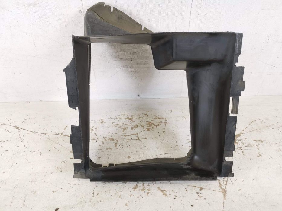 Ауди Q7 / Audi Q7 [ - ] Оригинален Въздушен Дефлектор В Добро Състояни