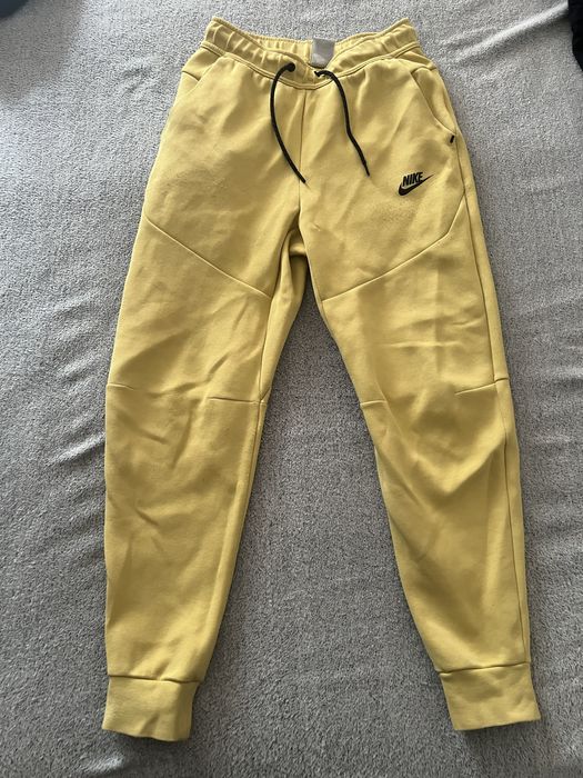 Nike Tech Fleece долнище XS