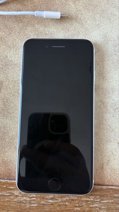 Iphone SE 128GB Пефектен