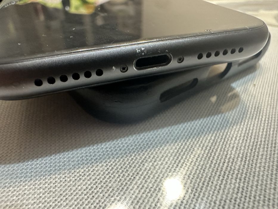 Продам айфон 11.