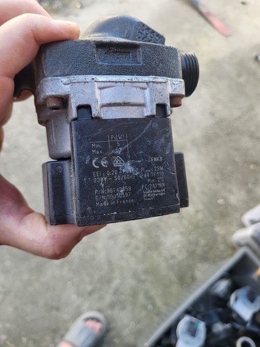 Vând pompe grundfos si willo