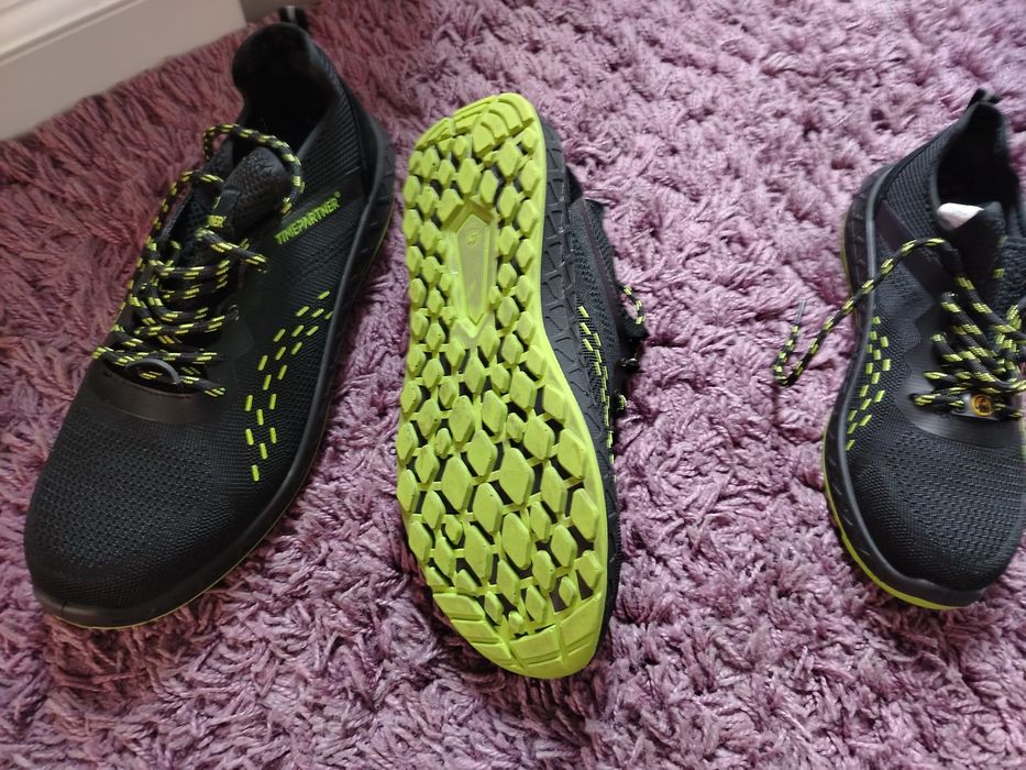 Vând adidas de lucru