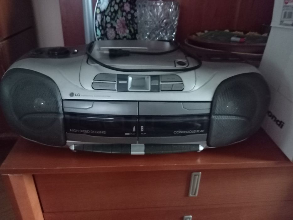 Радиоприемник, магнитофон, двд диски