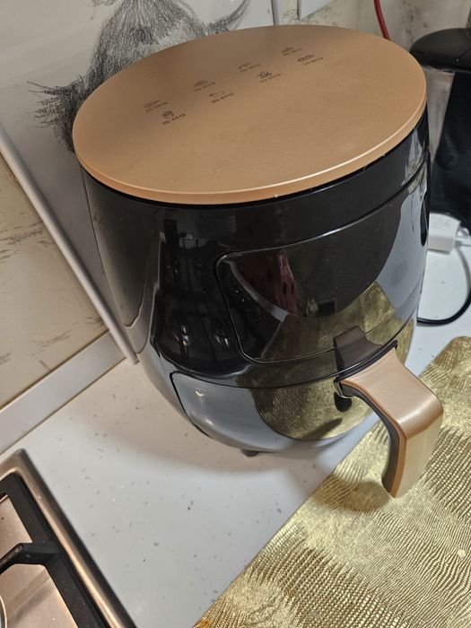 Friteuza airfryer cu aer cald