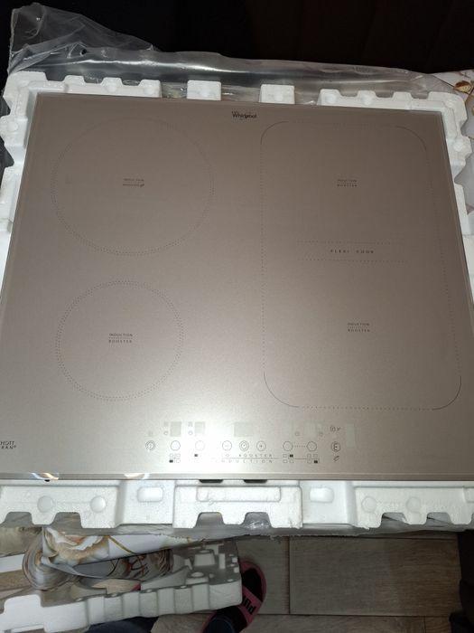 Vând plita whirlpool