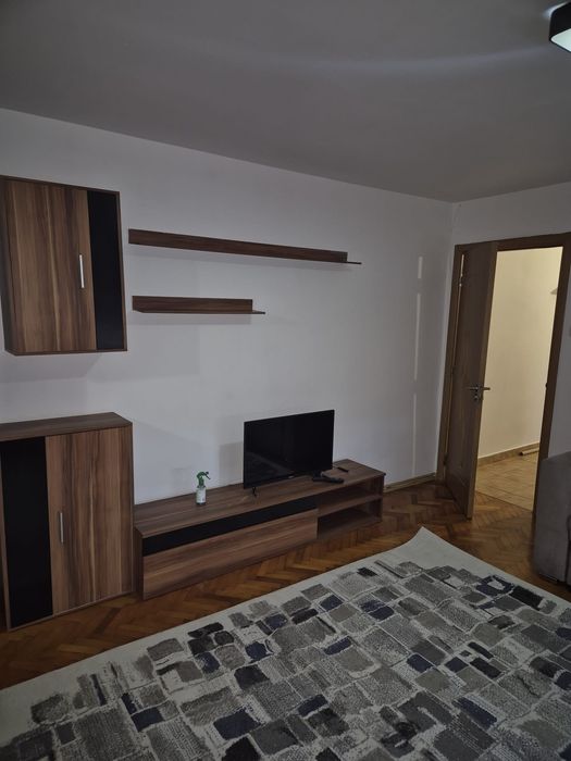 Închiriez apartament cu 2 camere  ultracentral pe mal lângă OMV