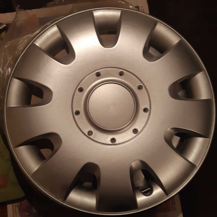 Продавам пластмасови тасове за джанти. Цена 10лв.бр