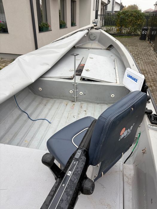 Barca Bratesul 5.65 cu Mercury 40cp si Peridoc Navio 750kg