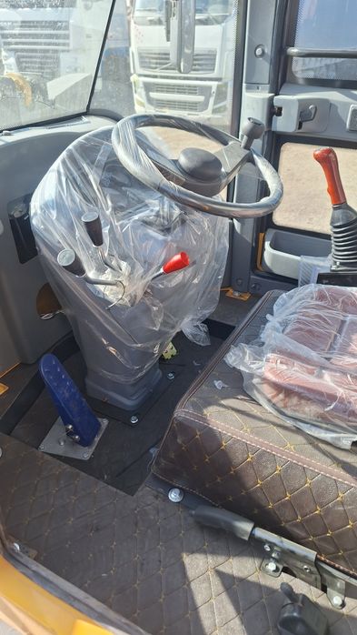 фронталный погрузчик 0.8м3