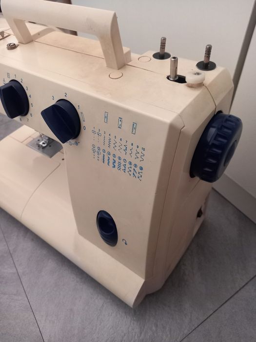 Продаётся швейная машинка