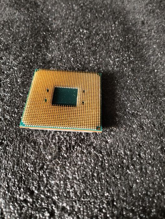 Procesor AMD Ryzen 3 2200g + cooler