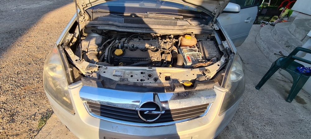 Dezmembrez Motor Opel Zafira B 1.9 CDTI