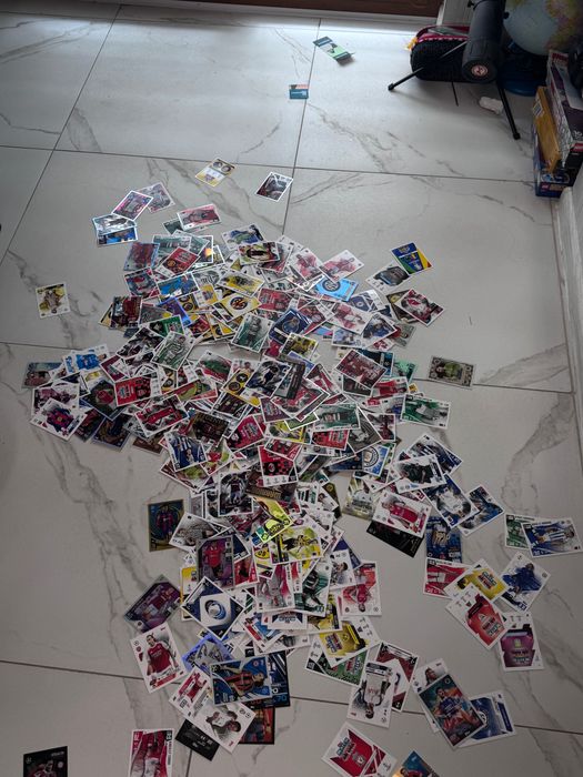 Футболни карти на match attax 2022