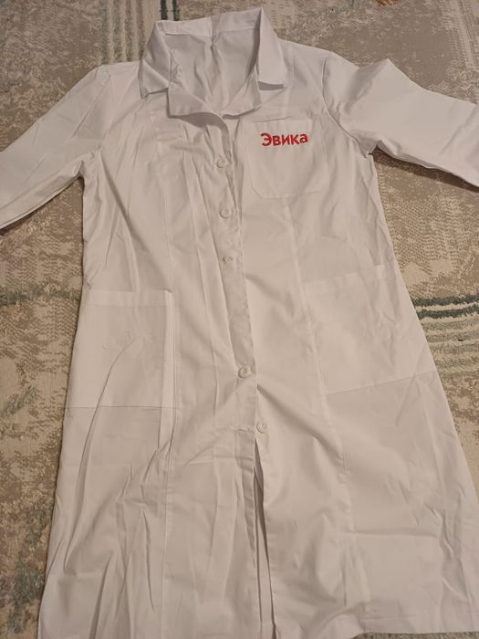 Продам спец одежду 48-50-раз,и медицинскии халат 46-48  размер