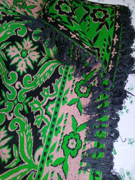 Нов вълнен килим