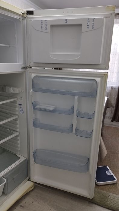 Б/У Холодильник Indesit. В рабочем состоянии