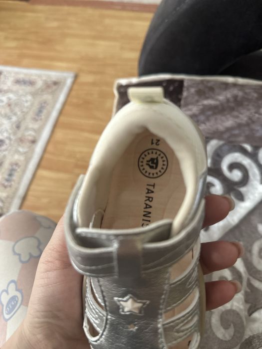 Продам сандали 21 размера