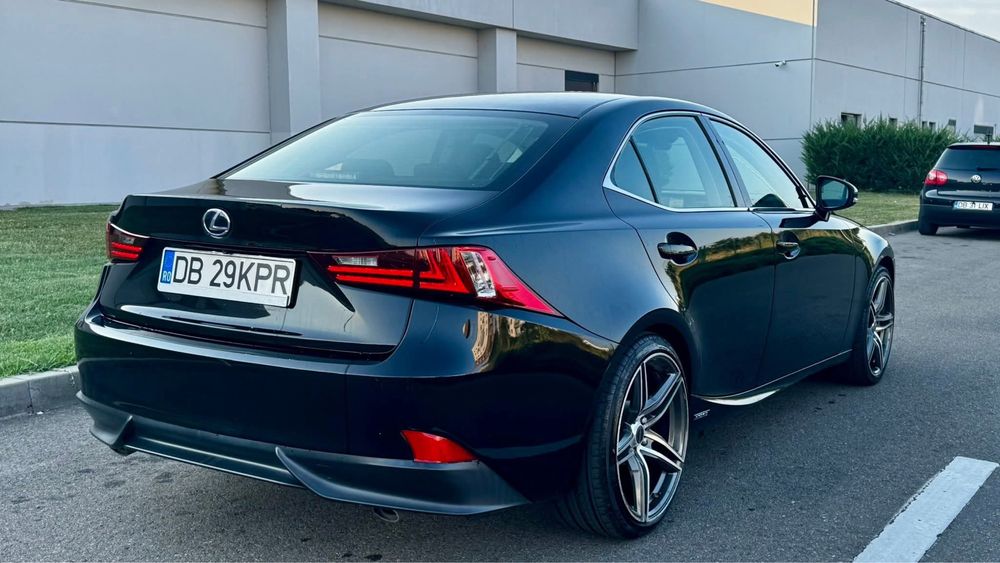 Lexus IS300h  2.5hybrid