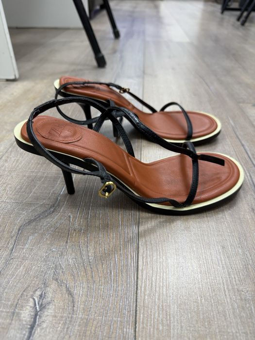 Продам босоножки Zara оригинал
