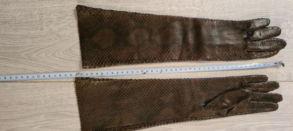 Manusi dama Chanel lungi  piele sarpe piton  noi